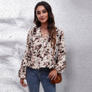 Natasha - Blomsterprintet bluse med V-hals
