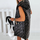 Naina – Stilfuld hættevest med funktionelle lommer