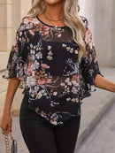 Katharine - Blomsterprintet overlaybluse med korte ærmer og