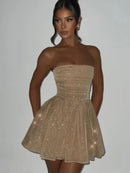 Melva – Elegante Off skulder Minikjole med Figursyet og Glitrende Design