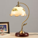 VintaLume - LED bordslampe med blomsterfod & plisseret
