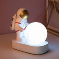 AstronautGlow - Charmerende astronaut-tema sengelampe