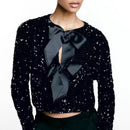 Anaya elegant cropped top med lange ærmer og sløjfedetaljer