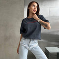 Dora - Stilfuld T-shirt med korte ærmer og rund