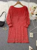 Alana - Glitrende off-shoulder kjole med sequin-detaljer