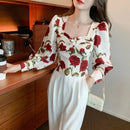 Jessica - Moderne bluse med rosemønster og firkantet