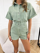 Mia - Kort jumpsuit med knaplukning
