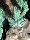 Julia V-hals ternet bluse