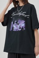Laila - Stilfuld oversized T-shirt med grafisk print og