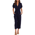 Aria - Elegant kortærmet jumpsuit med V-hals og knap foran
