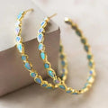 Ava - Elegante hoop-øreringe med dråbeformede detaljer