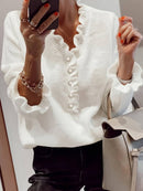 Femke sweater med flæser og dekorative knapper