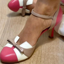 Isabella – Pumps med rund tå og justerbar rem