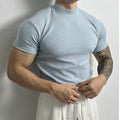 Casen - Slim fit t-shirt med korte ærmer og høj hals