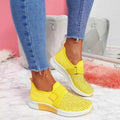 Naina - Slip-on sneakers med polstret sål og justerbar rem