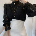 Clara – Chic bluse med lange ærmer og knaplukning foran