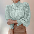 Clara – Chic bluse med lange ærmer og knaplukning foran