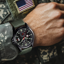 Joe - Militærur med datovisning og robust design