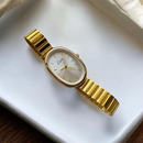 Greta – Klassisk designur med justerbar rem og vandafvisende design