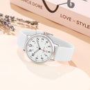 Jennifer – Vandtæt analogt ur med markante tal og klassiske secondhand-detaljer