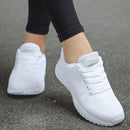 Dina casual sneakers med let sål og afslappet pasform