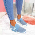 Naina - Slip-on sneakers med polstret sål og justerbar rem