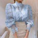 Clara – Chic bluse med lange ærmer og knaplukning foran
