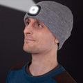 LED-pandelampe med hat for varme og synlighed