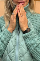 Kimberly højhalset jakke med lynlås og patchworkdetaljer