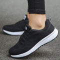 Dina casual sneakers med let sål og afslappet pasform
