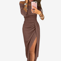 Dame off-shoulder ruched midi kjole