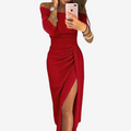 Dame off-shoulder ruched midi kjole
