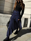 Lina moderne plisseret nederdel med lagdelt look og knapper