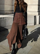 Lina moderne plisseret nederdel med lagdelt look og knapper