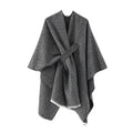 Anice poncho med wrap-model og åben front