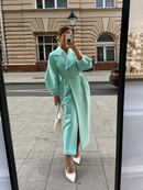 Buttonlap -Trenchcoat med knaplukning og reverskrave
