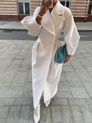 Buttonlap -Trenchcoat med knaplukning og reverskrave