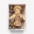StoryWoven - Håndlavet Waldorf-dukke med bløde naturlige materialer