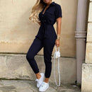 Rhea – Moderigtigt jumpsuit med knaplukning & bælte i taljen