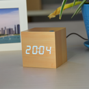 WoodTime - Digitalt LED-træur med batteridrift
