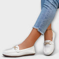 Luna - Slip-on loafers med afrundet tå og kædedetalje