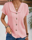 Elise – Chic bluse med krave & knaplukning foran