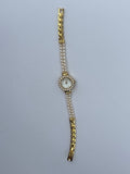 Clara elegant ur med perledetaljer