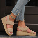 Willow - Lette sandaler med stribet kileformet sål og