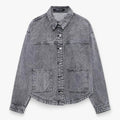 Let denimjakke med en moderne silhuet
