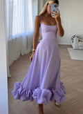 Ava - Ærmeløs kjole med flæsedetaljer og høj talje