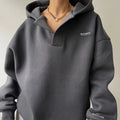 Delilah oversized hættetrøje med V-hals