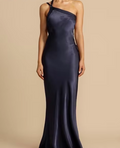 Sophie - One-shoulder kjole med slank pasform og kantet