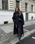 Leona - Dobbeltradet lang frakke med revers og oversized