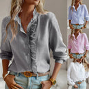 Nina – Bluse med flæser og V-hals